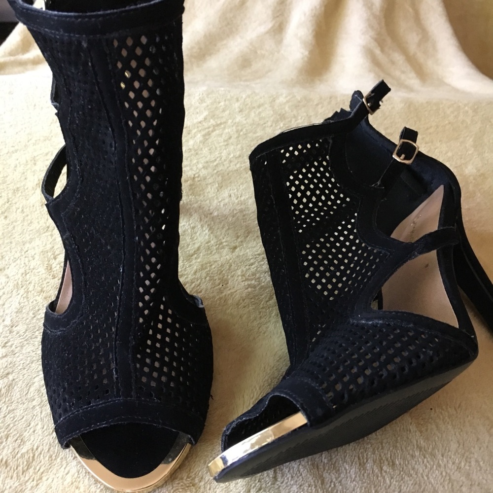 Qupid faux velvet mesh booties